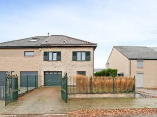 [[ DIT PAND NEEMT DEEL AAN DE ERA OPEN HUIZEN DAG OP 6/12 VAN 11:00 TOT 12:00 ]]Te koop: ruime halfopen woning in Vilvoorde, op de stadsrand en nabij...