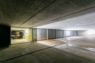 Bent u op zoek naar een garagebox? Voor eigen gebruik of net als investering? Dan stellen wij graag volgende garage (G8) aan u voor!Gelegen in een...