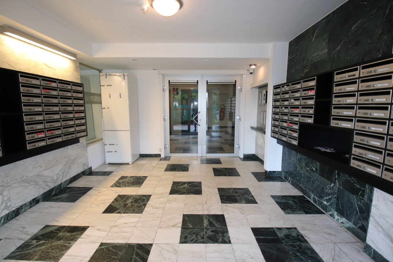 Lichtrijke studio met slaaphoek en ruim terras - foto 4