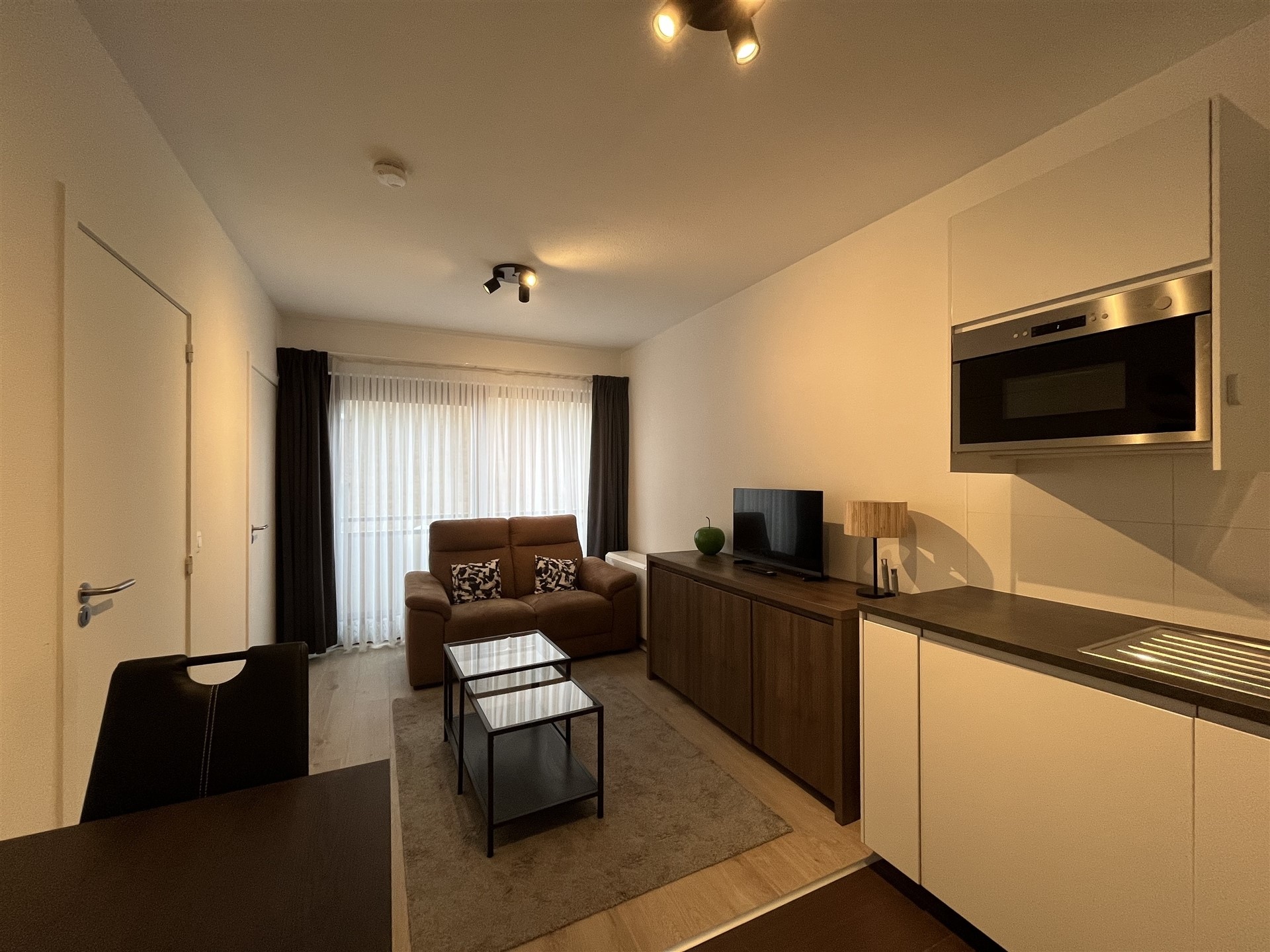 Flat avec chambre séparée et place de parking sous terrain. - photo 1