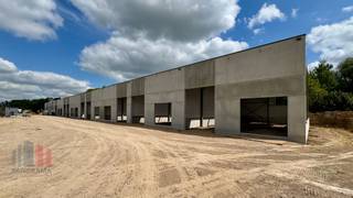 Nieuwbouw KMO-unit met een oppervlakte van 246 m² te koop met een fantastische ligging langs de commerciële Brusselbaan te Hekelgem (Affligem).De...
