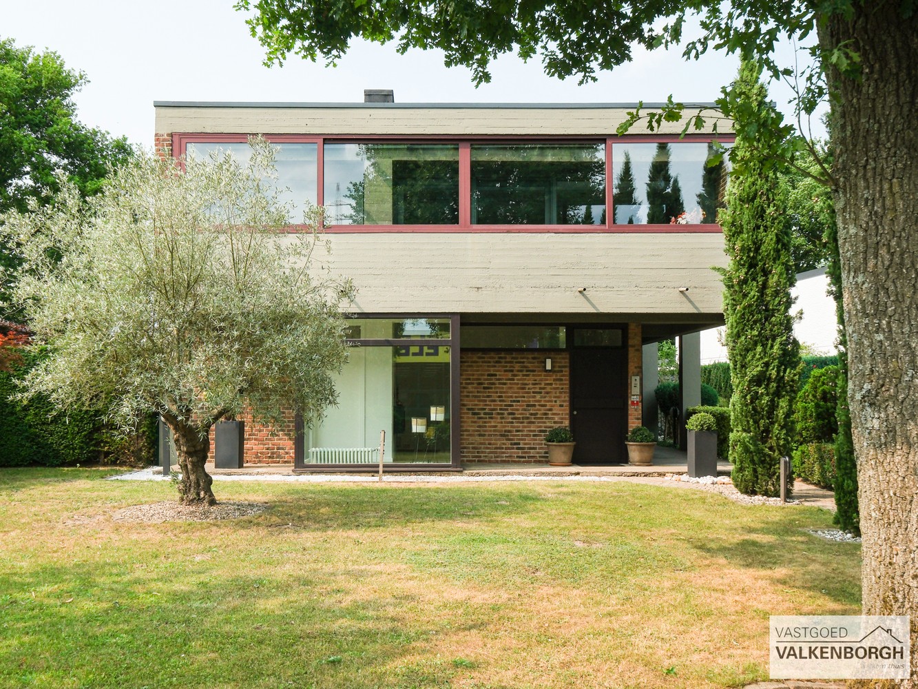 Architecturale klassevilla met praktijkruimte op unieke locatie tussen Hasselt en Bokrijk. - foto 1