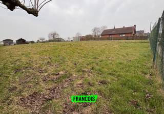 Op een boogscheut van het centrum van Lauwe, in landelijke omgeving ligt dit perceel bouwgrond met een oppervlakte van 1237 m². In de buurt vindt...