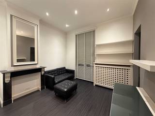<p><strong>Studio Lei, centre-ville de Louvain</strong></p><p>Située sur la Bondgenotenlaan, l'artère animée qui relie la gare à la Grand-Place, cette chambre étudiante conviviale dispose d'une salle de bains privative. Un point de chute idéal pour les étudiants qui souhaitent vivre au cœur de la vie urbaine, à quelques pas de nombreuses commodités, des campus et des facultés. C’est avec grand plaisir que nous vous proposons cette chambre meublée, située au troisième étage, côté rue. La chambre dispose d’une salle de bains privative, ce qui garantit un confort et une intimité supplémentaires. De plus, les résidents ont accès à la cuisine commune, où vous pourrez cuisiner, vous détendre et passer des moments conviviaux avec vos camarades d’études.</p><p>Vous souhaitez obtenir plus d'informations ou organiser une visite sur place ? Contactez-nous à l'adresse verhuur@connect-immo.be ou au 016 229 228</p><p>Loyer : 715 € + 95 € de charges fixes<br />*Hors taxe étudiante<br />Disponible à partir du 1er septembre 2026 !</p>
