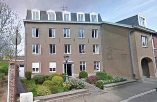 Immo Pické biedt U dit gunstig gelegen appartement (in centrum van Lembeek) op de tweede verdieping aan bestaande uit een woonkamer, een nachthal,...