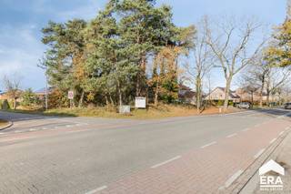 Prachtige bouwgrond (687m²) te koop in Lommel. Bestemd voor open bebouwing. Gelegen op de hoek Luikersteenweg - Sint-Franciscusstraat, nabij...