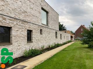 Unieke nieuwbouw woning bestaande uit inkom, geïnstalleerde keuken, leefruimte, 2 slaapkamers, badkamer, berging/ bureel. Privé terras en toegang tot de gemeenschappelijke tuin. Twee parkeerplaatsen. Bij dit concept hoort een gemeenschappelijk overdekt zwembad.<br />- EPP in aanvraag. <br />Voor bijkomende inlichtingen of een bezoek ter plaaste kan u ons contacteren op het nummer 014/51.95.00.