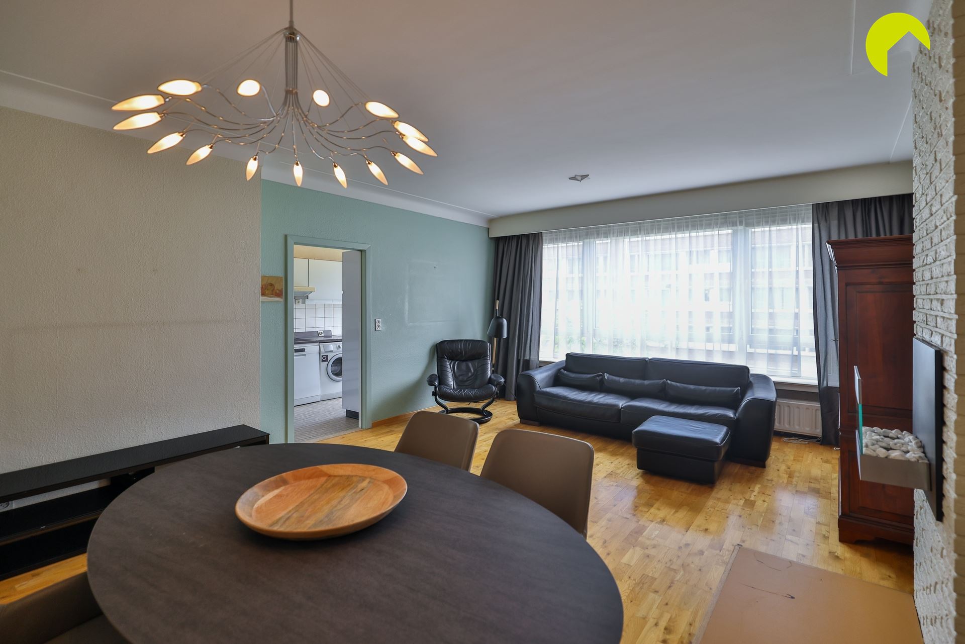 Lichtrijk appartement met 2 slpks + ruime bergin en 2 kelders! - foto 4