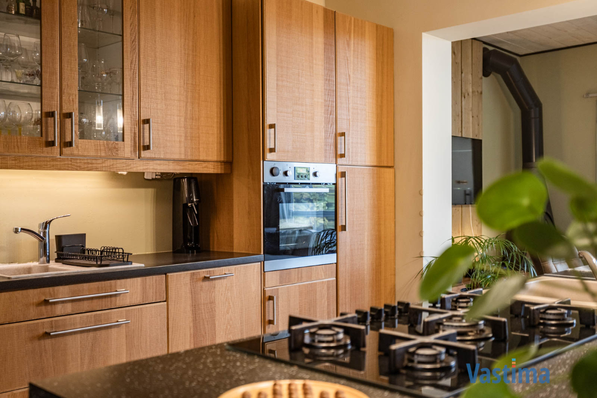 Instapklare woning met 3 slaapkamers, dubbele garage en grote tuin - foto 4