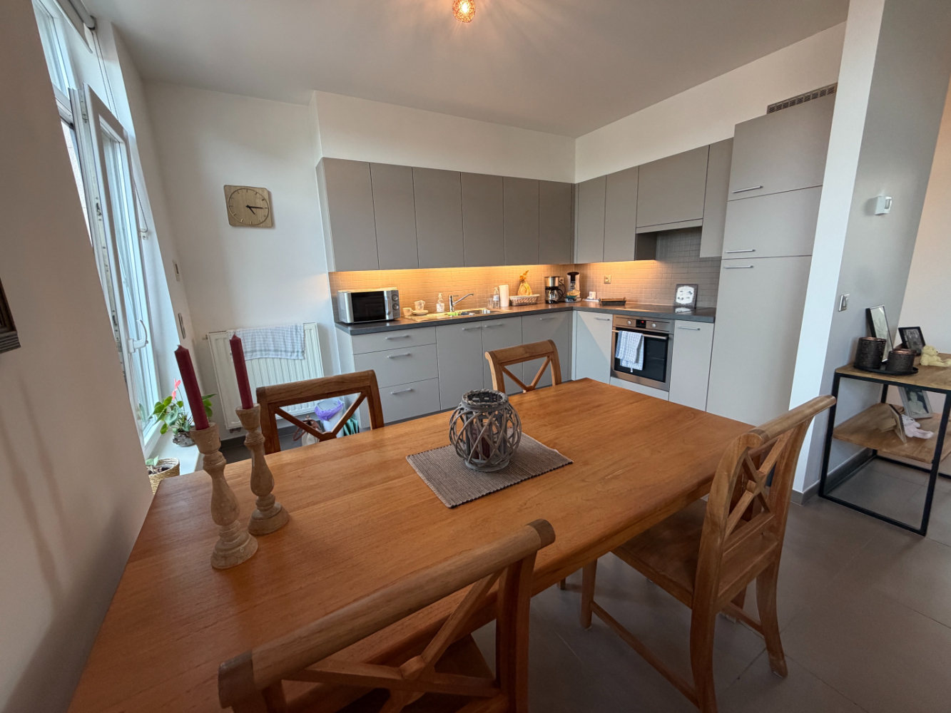 Bel appartement prêt à emménager avec une chambre. Situé au troisième étage dans un immeuble calme sans ascenseur. - photo 4