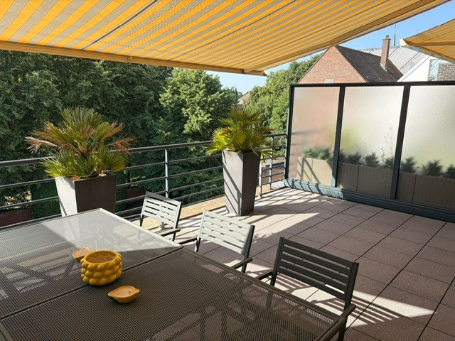Zéér gunstig & centraal gelegen dakappartement 190m2 met 4 SLK, onderg. garage & ruime Z-gerichte terrassen - foto 2