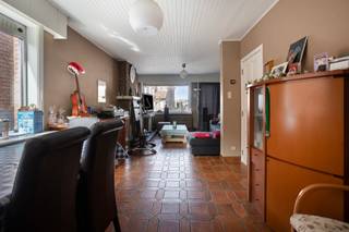 Toestand:Gelegen vlakbij winkels, scholen en het centrum van Keerbergen vinden we deze leuke te renoveren woning terug. Achter de gevel schuilt een...