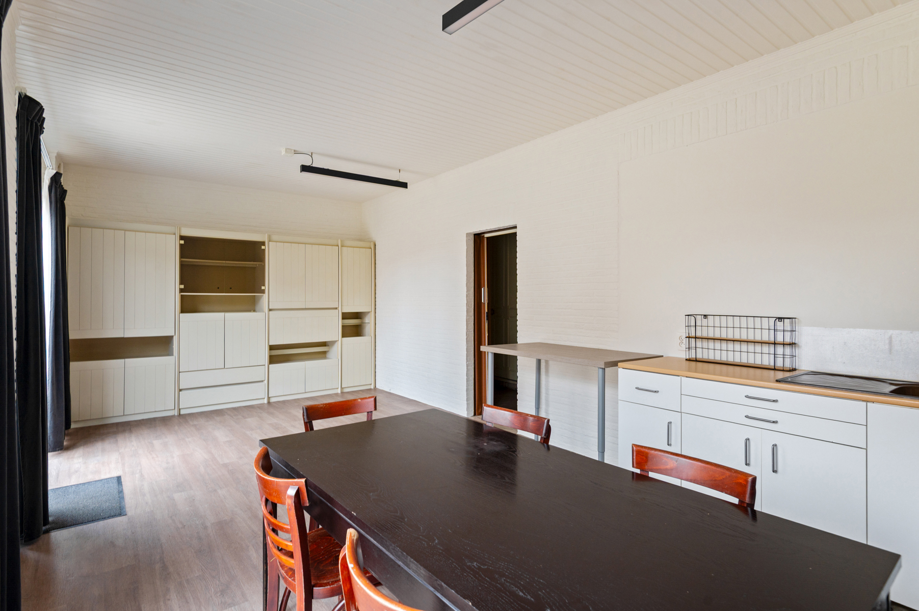 Gelijkvloers handelsruimte met koer én woonst op verdieping - foto 3