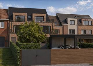 Dit stijlvolle éénslaapkamerappartement van 70,69 m² biedt een ideale combinatie van comfort, ruimte en hedendaags woonplezier. Perfect voor alleenstaanden, koppels of als interessante investering dankzij de doordachte indeling en kwalitatieve afwerking.<br /><br />De royale leefruimte met open keuken geniet van een overvloed aan natuurlijk licht dankzij de grote raampartijen. Het brede schuifraam geeft rechtstreeks uit op het ruime terras van 14 m², waar u in alle rust kunt genieten van een kop koffie, een gezellige maaltijd of een ontspannen moment in de buitenlucht.<br /><br />De volwaardige slaapkamer biedt alle comfort en privacy, terwijl de praktische indeling ervoor zorgt dat elke vierkante meter optimaal wordt benut.<br /><br />Dit appartement is de perfecte keuze voor wie op zoek is naar een comfortabele en onderhoudsvriendelijke woonst met een verrassend ruim terras. Hier geniet u van hedendaags wooncomfort in een rustig en kleinschalig nieuwbouwproject met lift, waar kwaliteit, licht en leefruimte hand in hand gaan. Privatieve carport verplicht aan te kopen.