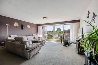 Ruim appartement van 119 m² gelegen op gunstige locatie te Deurne, ter hoogte van de Bisschoppenhoflaan, nabij het Bosuilstadion en Sportpaleis...