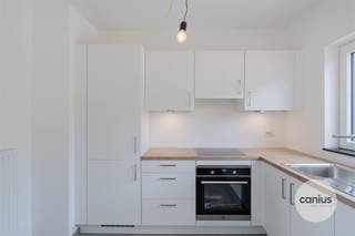 APPARTEMENT 2 CHAMBRES + TERRASSE Entre Namur et Liège on se trouve la commune Huy. La résidence s'appelle "Coteaux D'Erbonne" et est connu pour sa...