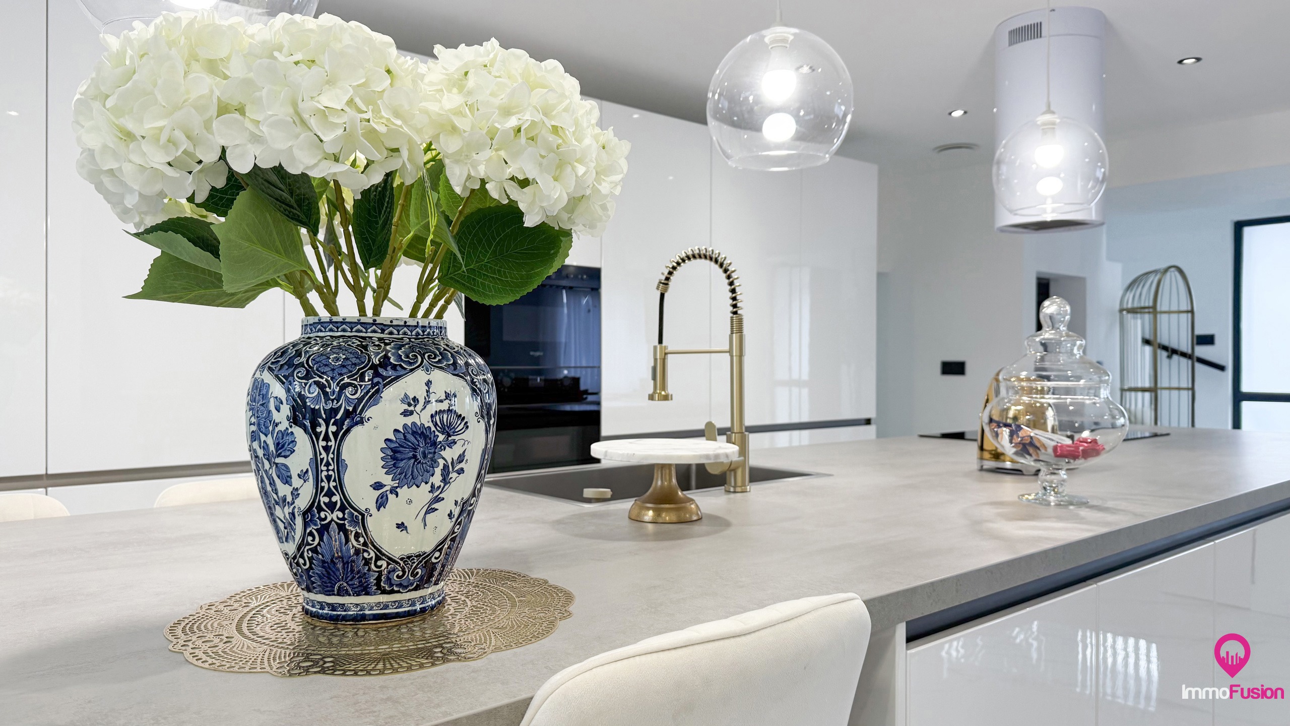 Ruime villa van 256m² met 6 slpks, garage en overdekt terras - foto 4