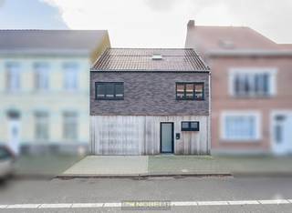 1ste bezoekdag woensdag 10 december! Inschrijven kan via www.nobels.be onder referentienummer 4198001.VOLLEDIG GERENOVEERDE GEZINSWONING met 4...