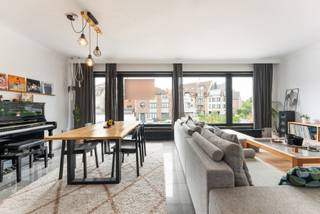 Gerenoveerde woning met uitstekende ligging in de vernieuwde Van Buggenhoutlaan, op nauwelijks 700 m van zee en op enkele passen van de...