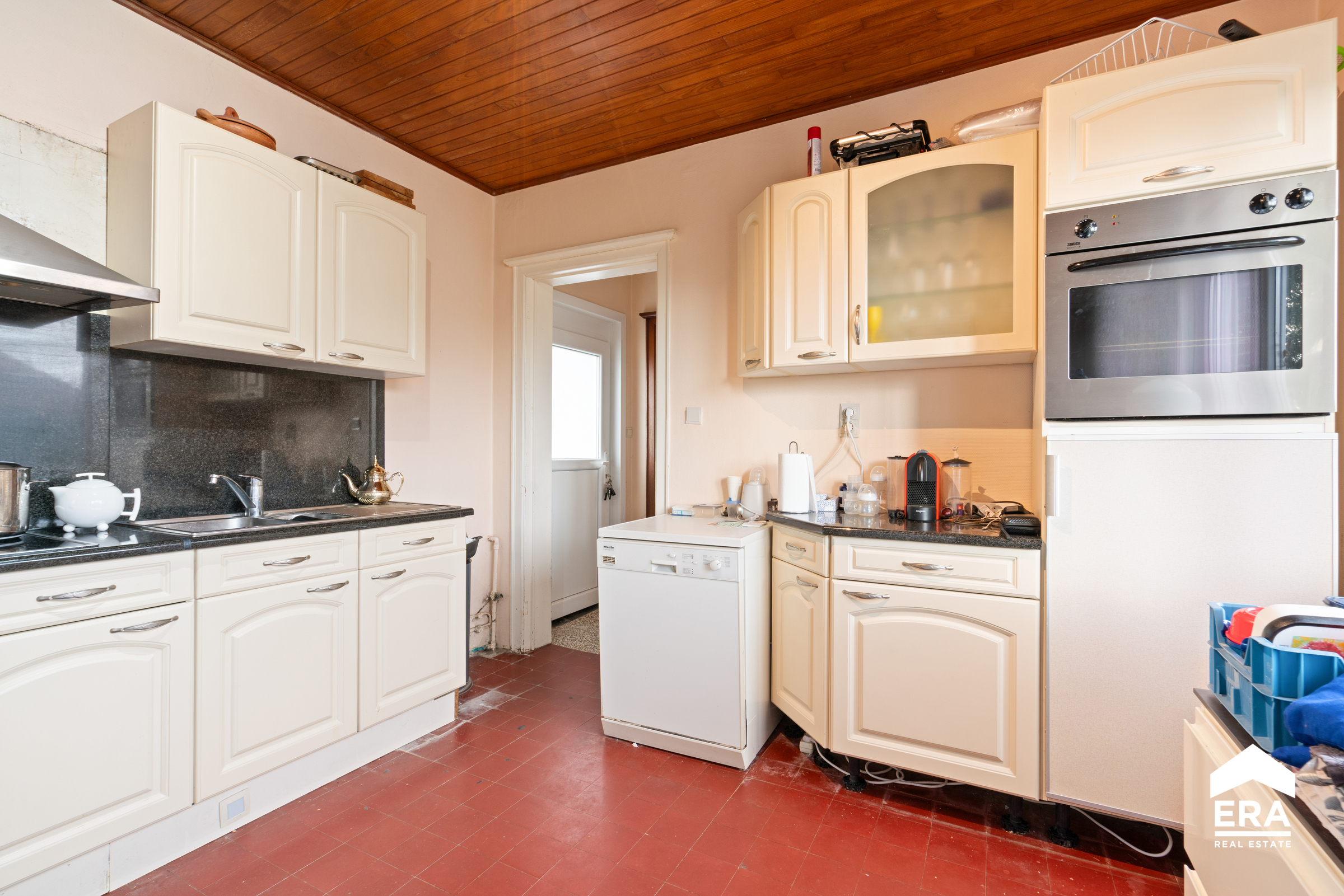 Te koop in Zoutleeuw te renoveren woning met 5 slaapkamers - foto 4