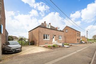 In een bijzonder rustig, doodlopend straatje in de dorpskern van Linter bevindt zich deze ruime en instapklare gezinswoning op een perceel...