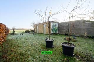 Deze uitzonderlijke eigendom is een unieke aanbieding op de vastgoedmarkt, gelegen in het groene en rustige Meetjesland, op een steenworp van Gent...