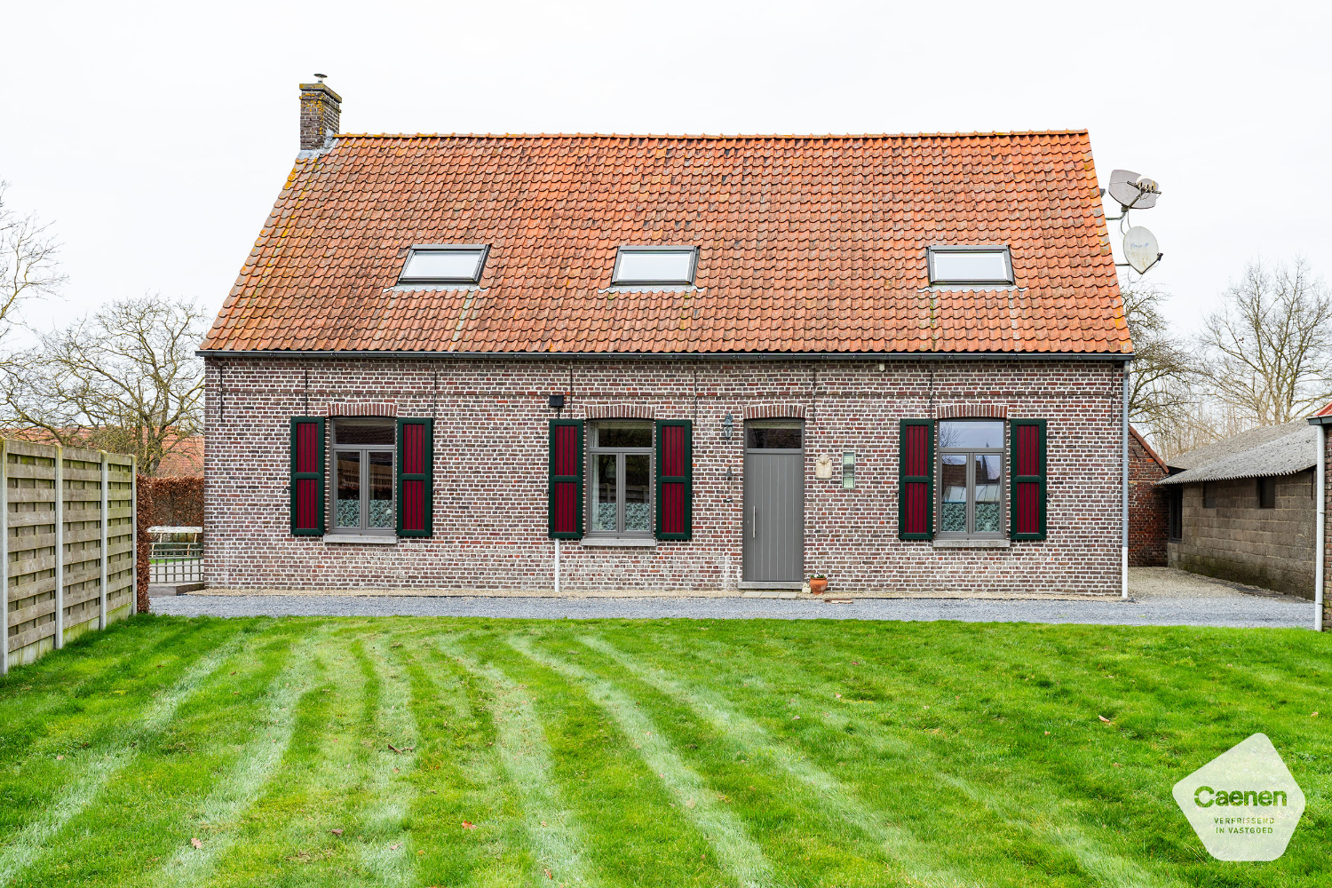 AUTHENTIEKE WONING op 3060 m² in landelijke omgeving met 5 slaapkamers en 2 ruime bijgebouwen - photo 2