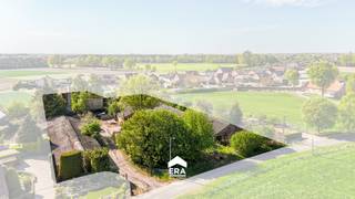 [[ DIT PAND NEEMT DEEL AAN DE ERA OPEN HUIZEN DAG OP 13/6 VAN 16:00 TOT 17:00 ]]
<p>Gelegen aan de Houtestraat 12 in Wijchmaal (Peer), biedt deze unieke agrarische hoeve met uitgebreide aanhorigheden een uitzonderlijke kans voor wie op zoek is naar ruimte, rust en professionele mogelijkheden. Dankzij de ligging in agrarisch gebied geniet je hier van een prachtig, weids uitzicht en veel privacy. De vlotte bereikbaarheid maakt het de ideale locatie voor een landbouwactiviteit, een zelfstandig (neven)beroep of een project dat veel opslag- en werkruimte vereist (mits vergunning).</p>

<p><br />De eigendom ligt op een indrukwekkend perceel van maar liefst <strong>60 are 13 centiare (6.013 m²)</strong>. Dit terrein biedt alle ruimte voor wonen, werken en het houden van dieren. De hoeve beschikt over een praktisch ingedeeld woonhuis (vergund in 1968) en een zeer degelijke bedrijfsinfrastructuur. Zo vind je op het terrein onder andere functionele machineloodsen en diverse veestallen. Dankzij het multifunctionele karakter passen de gebouwen zich moeiteloos aan jouw specifieke dromen aan.</p>

<h3><br />Enkele troeven:</h3>

<ul><li>
	<p><strong>Uitzonderlijke ruimte &amp;amp; potentieel:</strong> Een perceel van ruim 60 are en een omvangrijk pakket aan bedrijfsgebouwen met een zeldzame hoeveelheid bruikbare oppervlakte.</p>
	</li><li>
	<p><strong>Ideaal voor zelfstandigen:</strong> De aanwezige infrastructuur met loodsen en stallingen leent zich perfect voor landbouw, stockage of een zelfstandige activiteit.</p>
	</li><li>
	<p><strong>Vergunde situatie:</strong> Het pand beschikt over de noodzakelijke stedenbouwkundige vergunningen voor de constructies.</p>
	</li></ul>

<p><br />Ontdek het potentieel van deze eigendom en plan je bezoek via <strong>impact@era.be</strong> of <strong>089 46 48 63</strong>. Khaz helpt je graag verder!</p>
 

<p> </p>