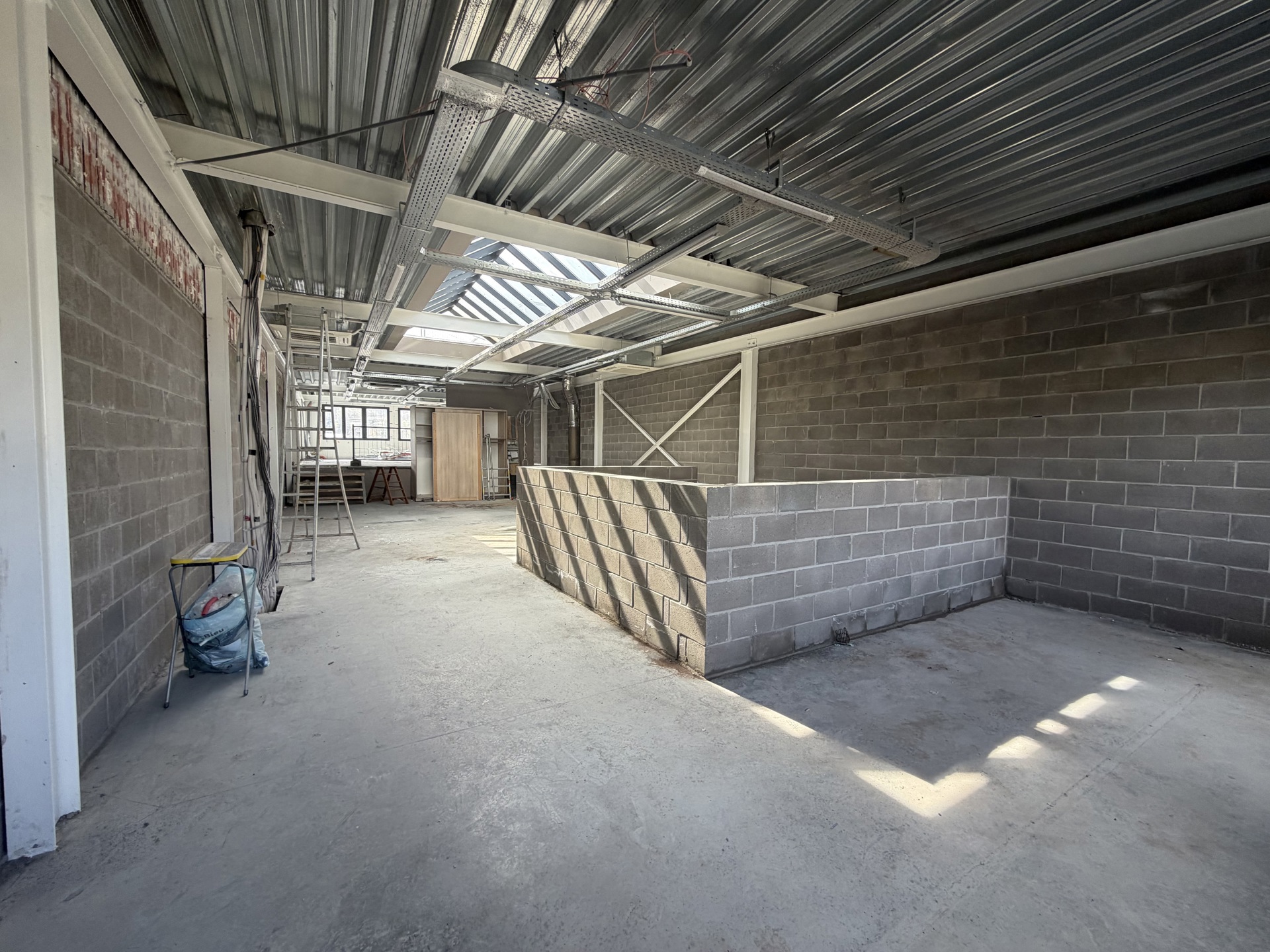 Te huur: Wauthier-Braine magazijn + kantoor - foto 3