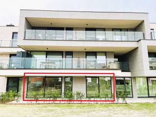 Hoogwaardig afgewerkt en modern 2 slaapkamer appartement op gelijkvloers met ruim terras, 1 bovengrondse autostaanplaats voor het appartement,...
