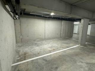 Gelegen in de residentie “De Dreve” vindt u deze praktische ondergrondse staanplaats.Dankzij de gunstige ligging binnen het complex geniet u hier van...