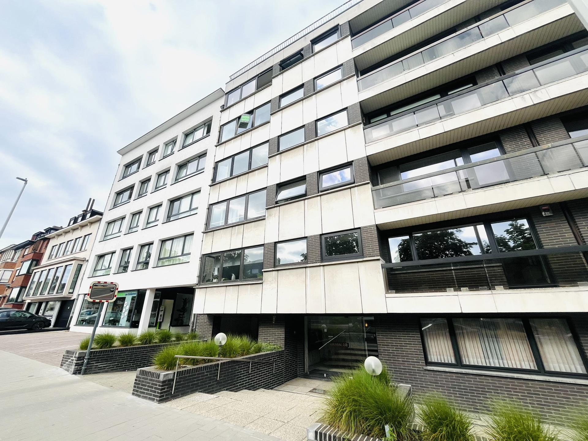 APPARTEMENT TE AALST MET TOPLIGGING. - foto 1