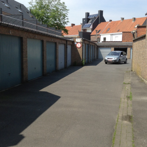 Roeselare : nabij centrum rechtover kerkhof garage te huur - foto 3