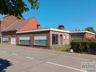 Te renoveren panden in het centrum van de gemeente Testelt met het station op wandelafstand.Deze woningen kan u renoveren naar eigen smaak en budget...