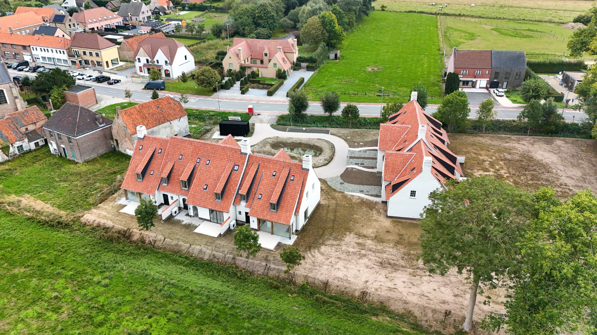 Prachtig afgewerkte nieuwbouwwoning met 4 slaapkamers, met ruime garage, tuin en prachtig zicht op de velden - foto 5