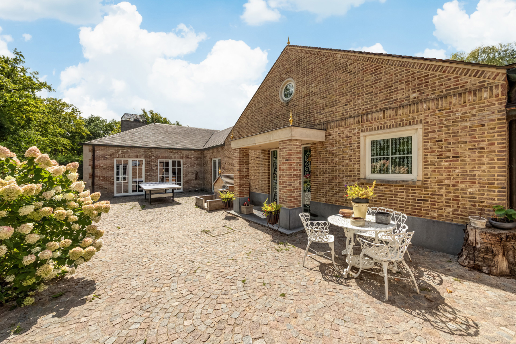 Exclusieve laagbouwvilla met binnen-en buitenzwembad - foto 4