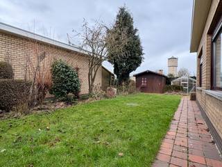 Gelijkvloerse woning op 408m² met 3slks, garage en tuin.De Nerviërsstraat is een rustige buurt nabij invalswegen in Kuurne. Hier wil je wonen!...