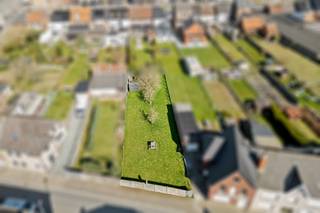Bouwgrond voor halfopen bebouwing te koop in centrum HerzeleDeze centraal gelegen bouwgrond biedt de perfecte gelegenheid om jouw droomwoning te...