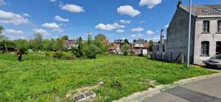 Voor meer info of een bezoek, bel 054 69 39 34  - BOUWGROND VOOR HOB - In een rustige straat bevindt zich deze bouwgrond(Lot 4) voor HOB op...