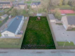 Recht tegenover het Esenkasteel te Diksmuide, vinden we dit residentieel gelegen stuk bouwgrond met volgende kenmerken:<br /><br />TROEVEN: <br />- Centrale en residentiële ligging!<br />- Vlotte bereikbaarheid.<br />- Geschikt voor open bebouwing.<br />- Het lot maakt deel uit van een goedgekeurde verkaveling en de nutsvoorzieningen zijn reeds aanwezig!<br /><br /><br />Een unieke kans gezien het minieme aanbod aan percelen bouwgrond in Diksmuide!<br /><br />Meer info op www.vastgoedvanoverschelde.be
