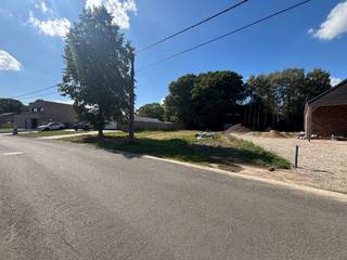 Deze bouwgrond van 841 m² is gunstig gelegen in de Spechtenstraat te Hechtel-Eksel, in het hart van het groene Bosland. Dankzij de...