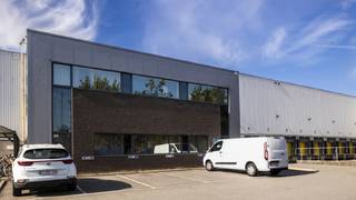 Moderne logistieke magazijnen 15.500m² of 9.900m² en 5.600m² in Mechelen Zuid is speciaal ontworpen om standaardlogistiek te...