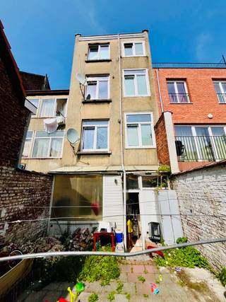 Ontdek deze uitstekend gelegen opbrengsteigendom in het bruisende Koekelberg, kort gelegen bij het openbaar vervoer en diverse winkels. Dit...