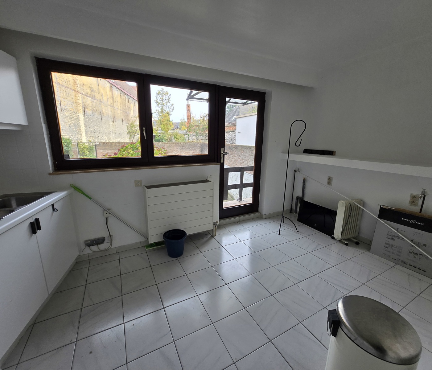 Toplocatie! Commercieel gelijkvloers met grote vitrine - foto 5