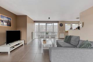 Ben je op zoek naar een instapklaar en energiezuinig appartement op een uitstekende locatie in het centrum van Roeselare? Dan is dit appartement...