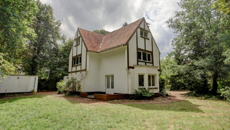 Te renoveren charmant landhuis van 235m² + dubbele garage op 15 are - foto 1