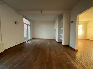 Charmant ensemble immobilier comprenant 4 à 5 appartements, idéal pour ceux qui souhaitent vivre ensemble tout en préservant leur intimité...