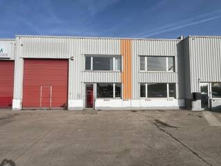 Merksem: nabij haven: magazijn 186m² met kantoor 205m²