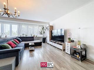 <p><span>Welcome to this spacious, fully renovated apartment in Saint-Jean-Molenbeek – the perfect home base for families or couples seeking comfort and style in a vibrant neighborhood.</span></p><p><span>This move-in ready apartment has three spacious bedrooms, each designed with an eye for tranquility and privacy. The light-filled living space is the heart of the home, with large windows that bring in the sunlight and warm wood flooring that instantly creates a homey atmosphere.</span></p><p><span>The modern, fully equipped kitchen offers plenty of cabinet space and connects to a cozy dining area – ideal for relaxed dinners and entertaining moments with friends or family.</span></p><p><span>The stylish bathroom is furnished with a contemporary Italian shower and modern amenities. The spacious entrance hall and practical layout ensure optimal use of the available space.</span></p><p><span>Located within walking distance to public transportation, stores, schools and parks, this apartment combines a comfortable living experience with the dynamics of the city.</span></p><p><span> </span></p>