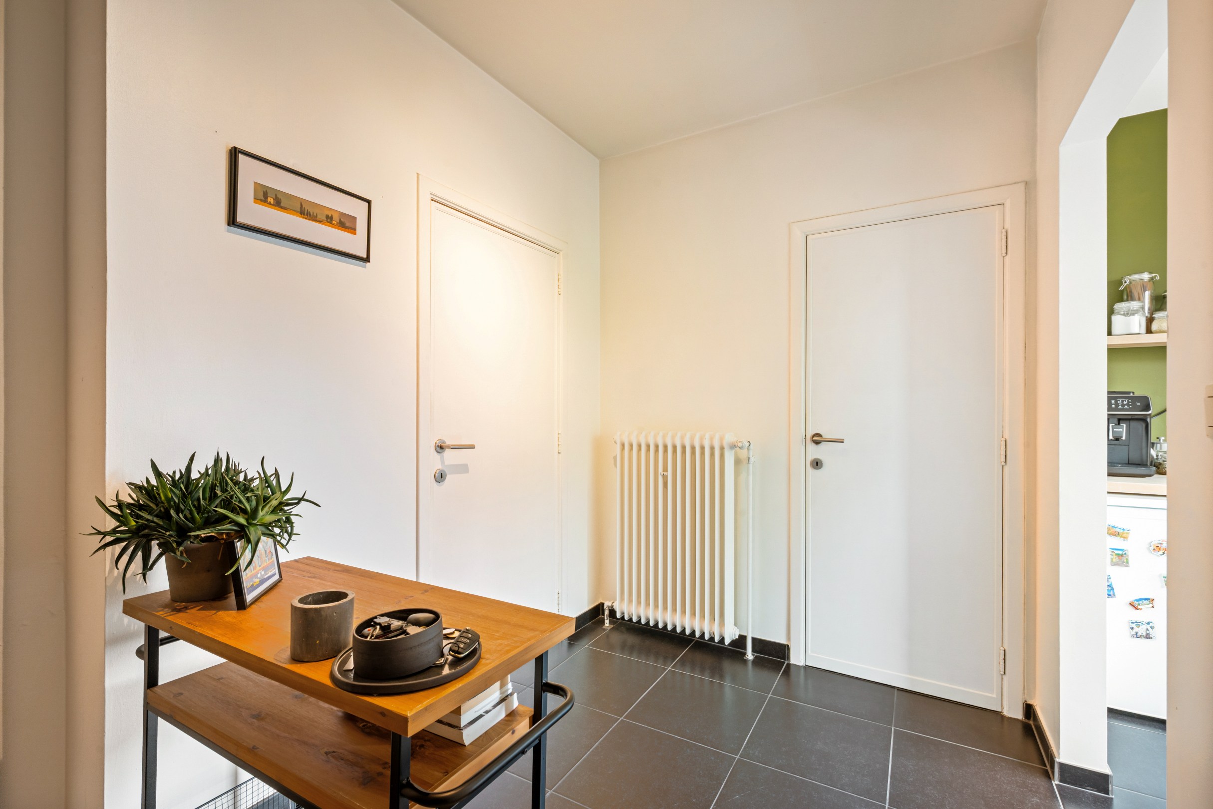 Characterful bel-étage apartment with 2 bedrooms and a garage. - photo 5